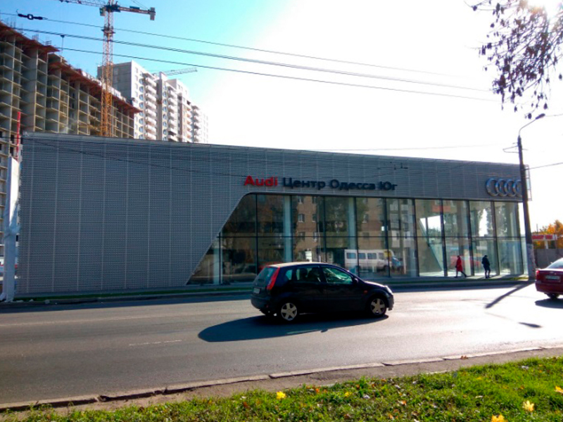 Auto center